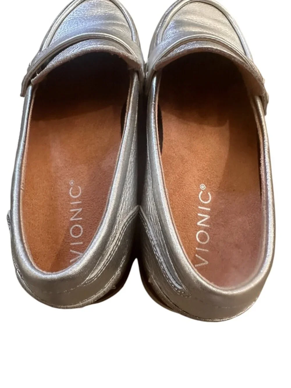 Vionic Cleo Loafers 8.5 Silver Metallic Orthotic Arch Support Leather Classic